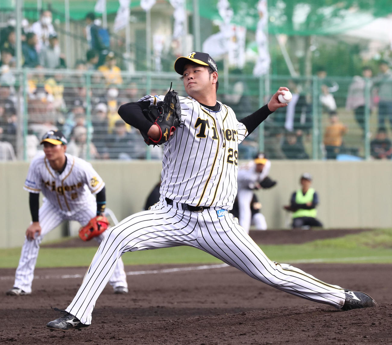阪神対日本ハム　7回から登板した高橋（撮影・黒川智章）