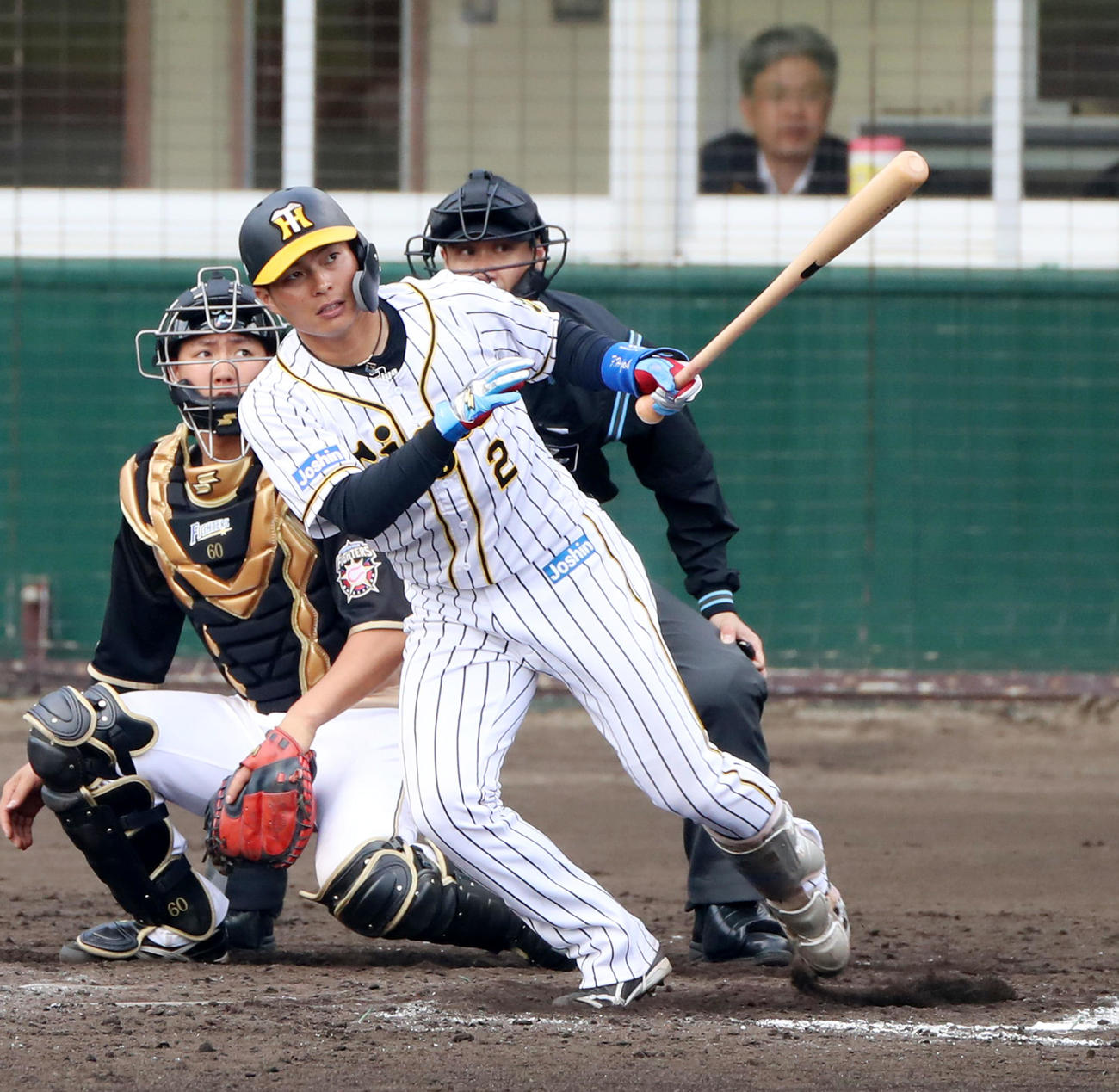 阪神対日本ハム　9回裏阪神2死二塁、北條は左越え適時二塁打を放つ（撮影・加藤哉）