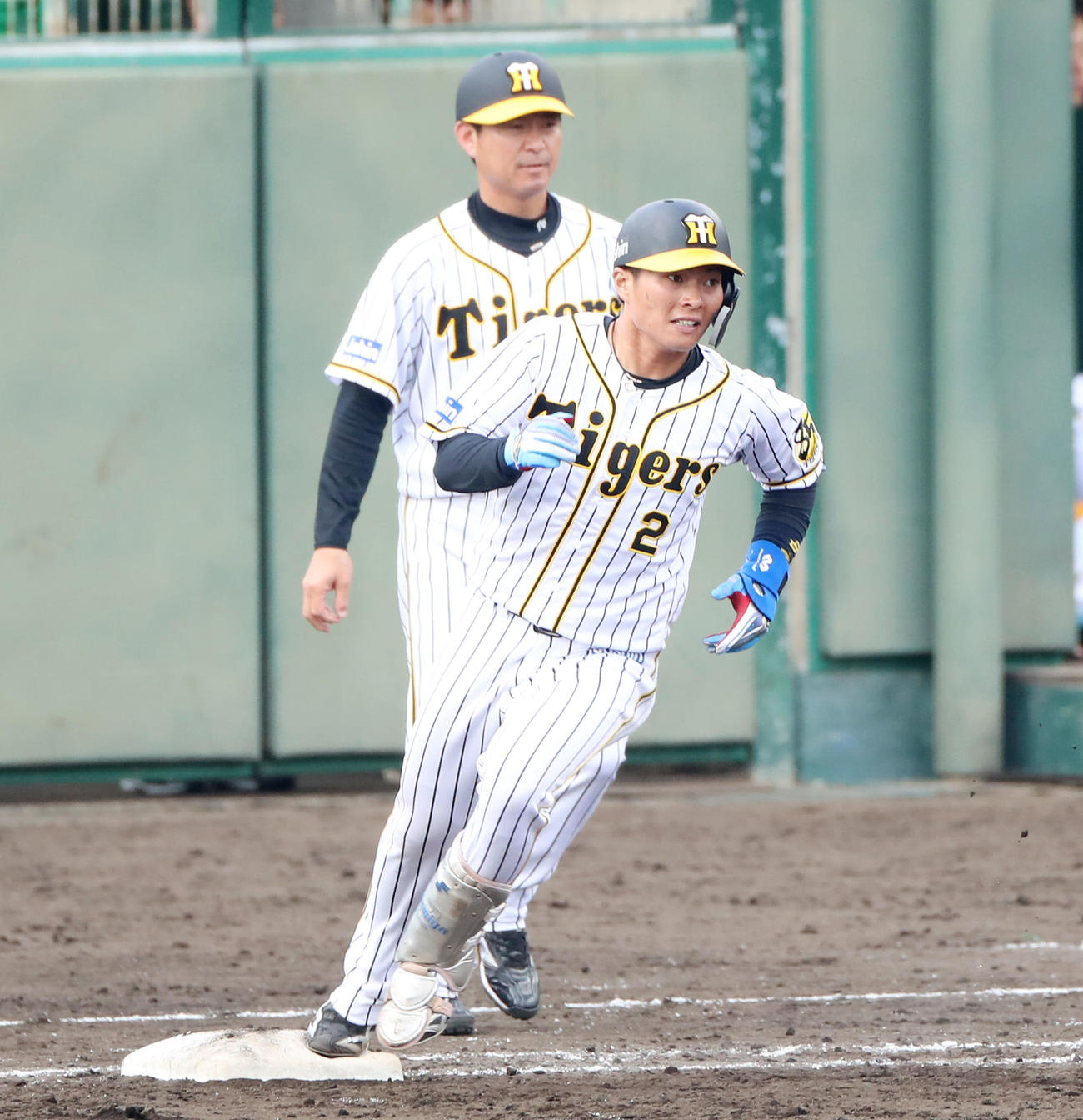 阪神対日本ハム　9回裏阪神2死二塁、北條は左越え適時二塁打を放つ（撮影・加藤哉）