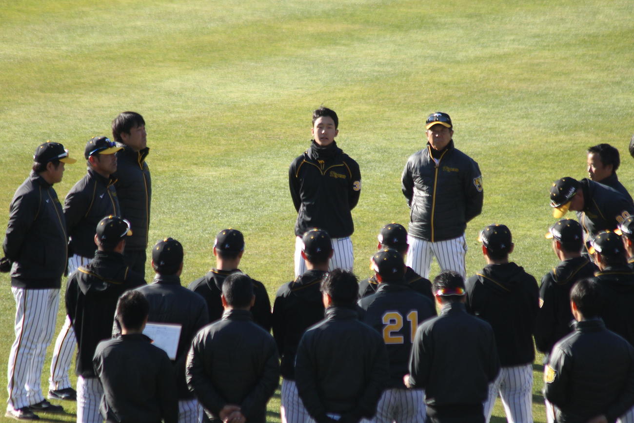 声出しで今季への抱負を語ったプロ2年目の阪神小幡