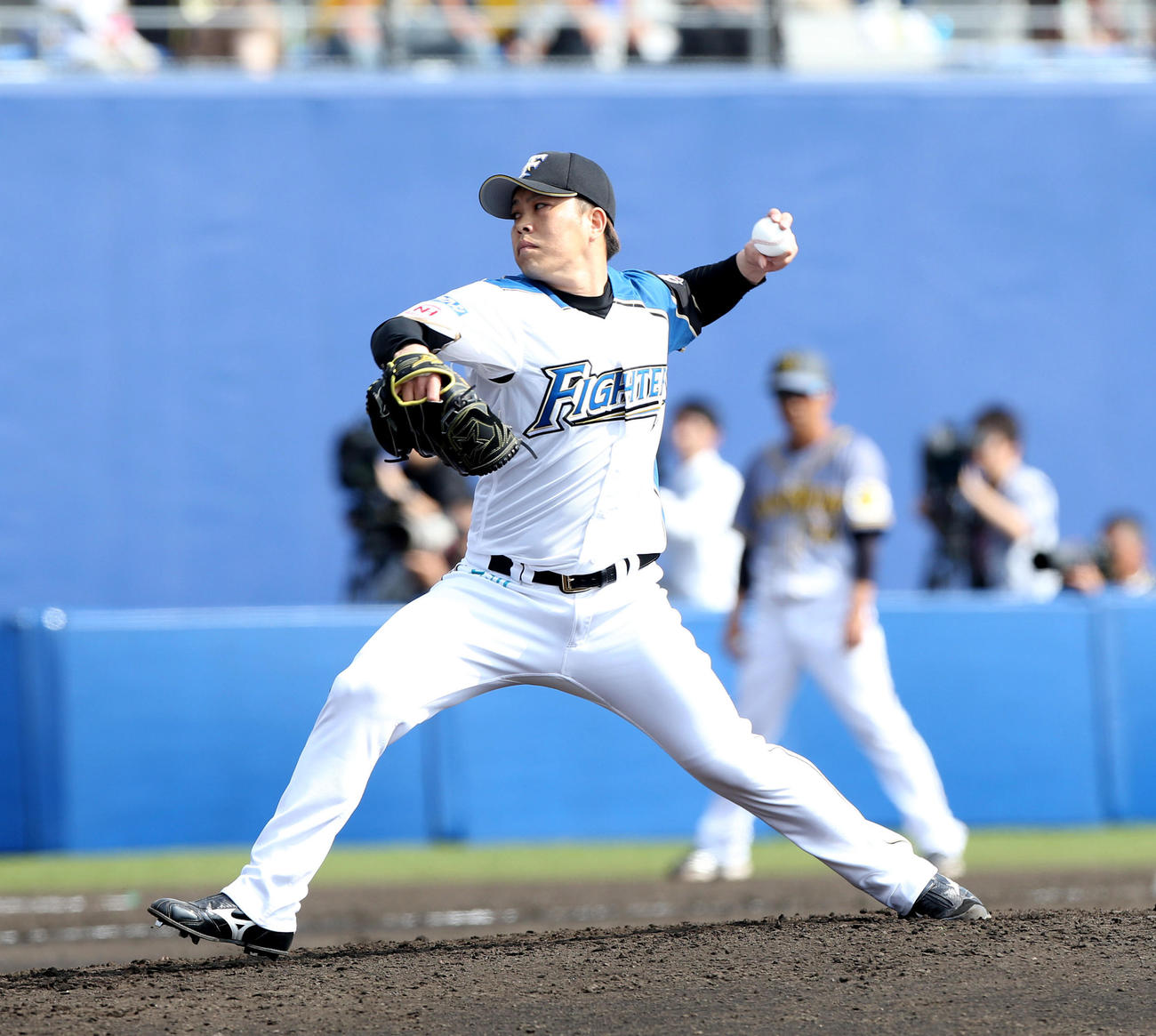 日本ハム対阪神　5回から登板する日本ハム公文（撮影・佐藤翔太）