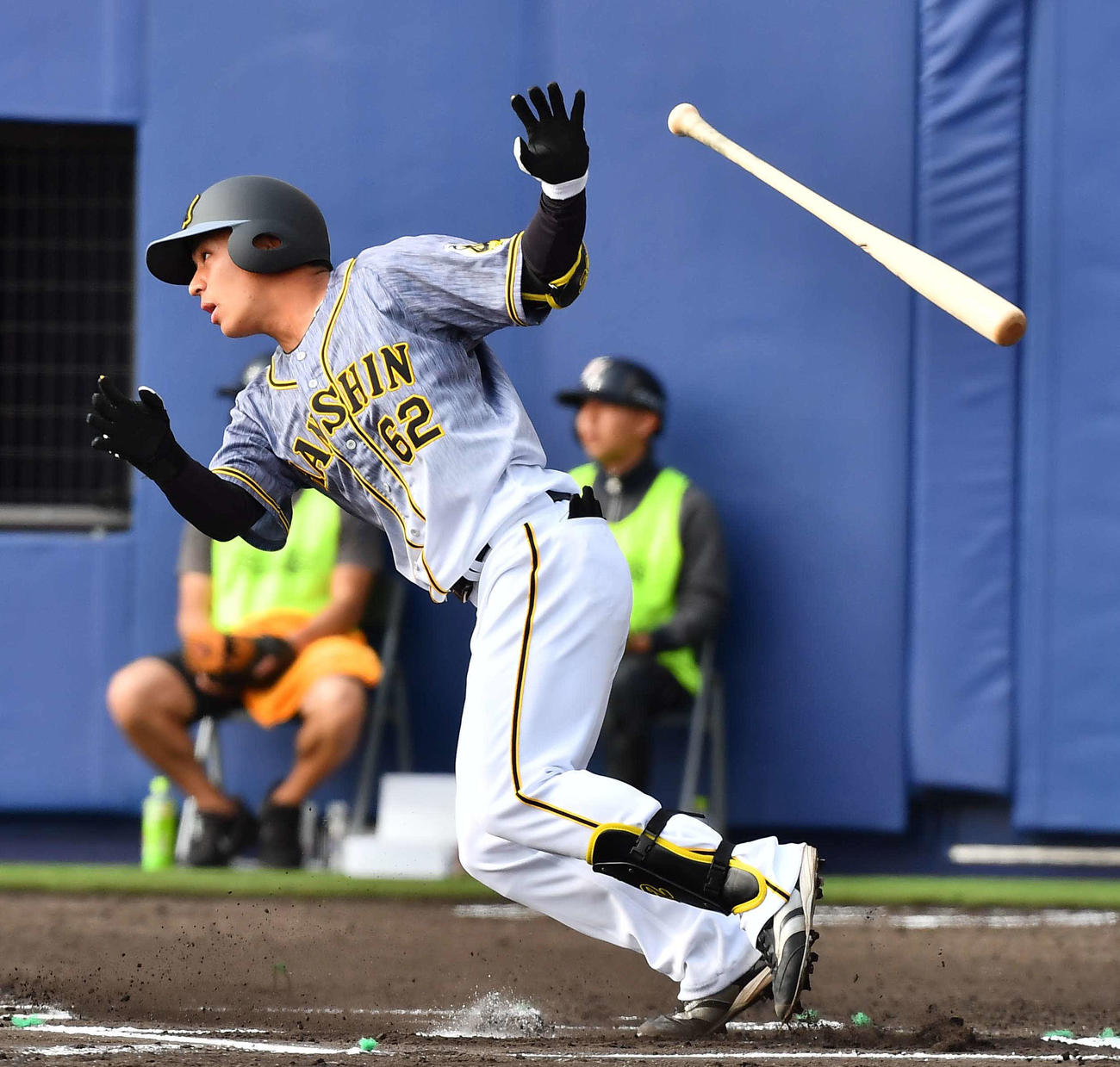 日本ハム対阪神練習試合　6回表阪神1死、右前安打を放つ植田海（撮影・上田博志）