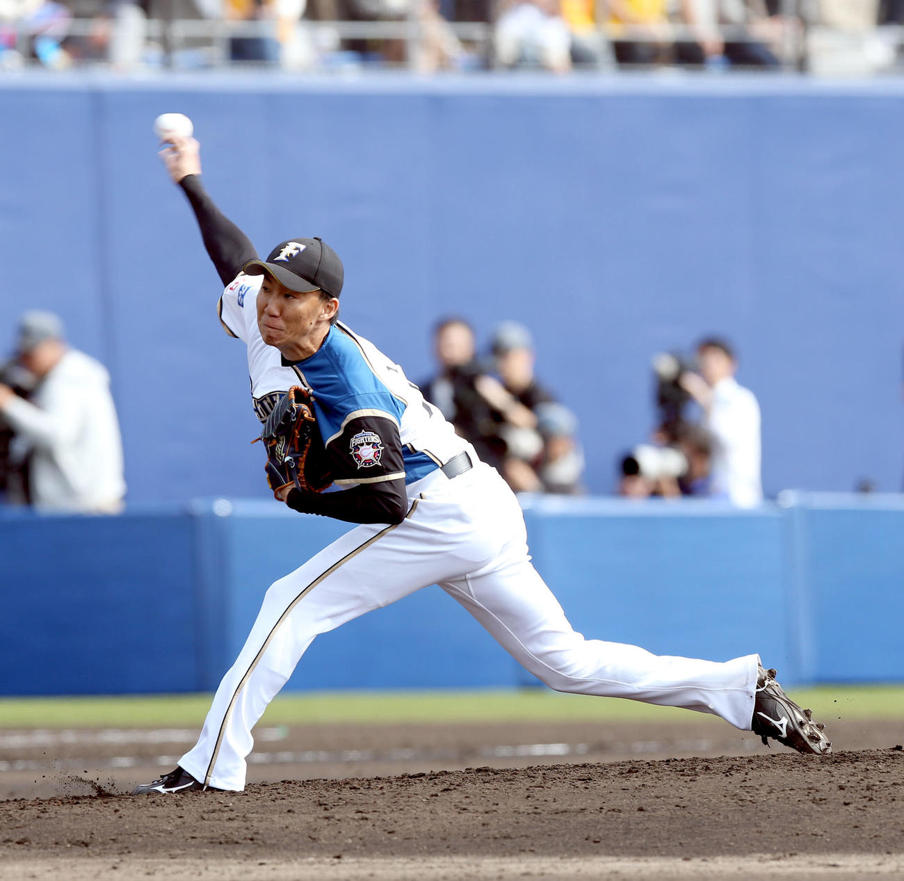 日本ハム対阪神　3回から登板する日本ハム浦野（撮影・佐藤翔太）