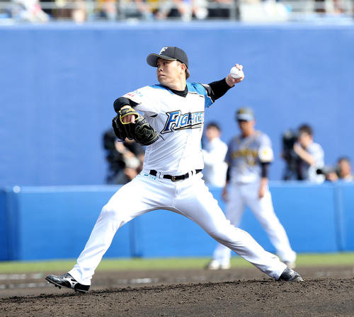 日本ハム対阪神　5回から登板する日本ハム公文（撮影・佐藤翔太）