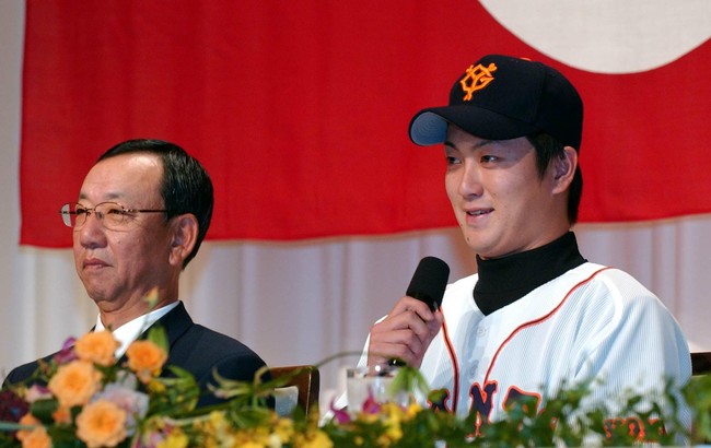 巨人入団時の野間口スカウト