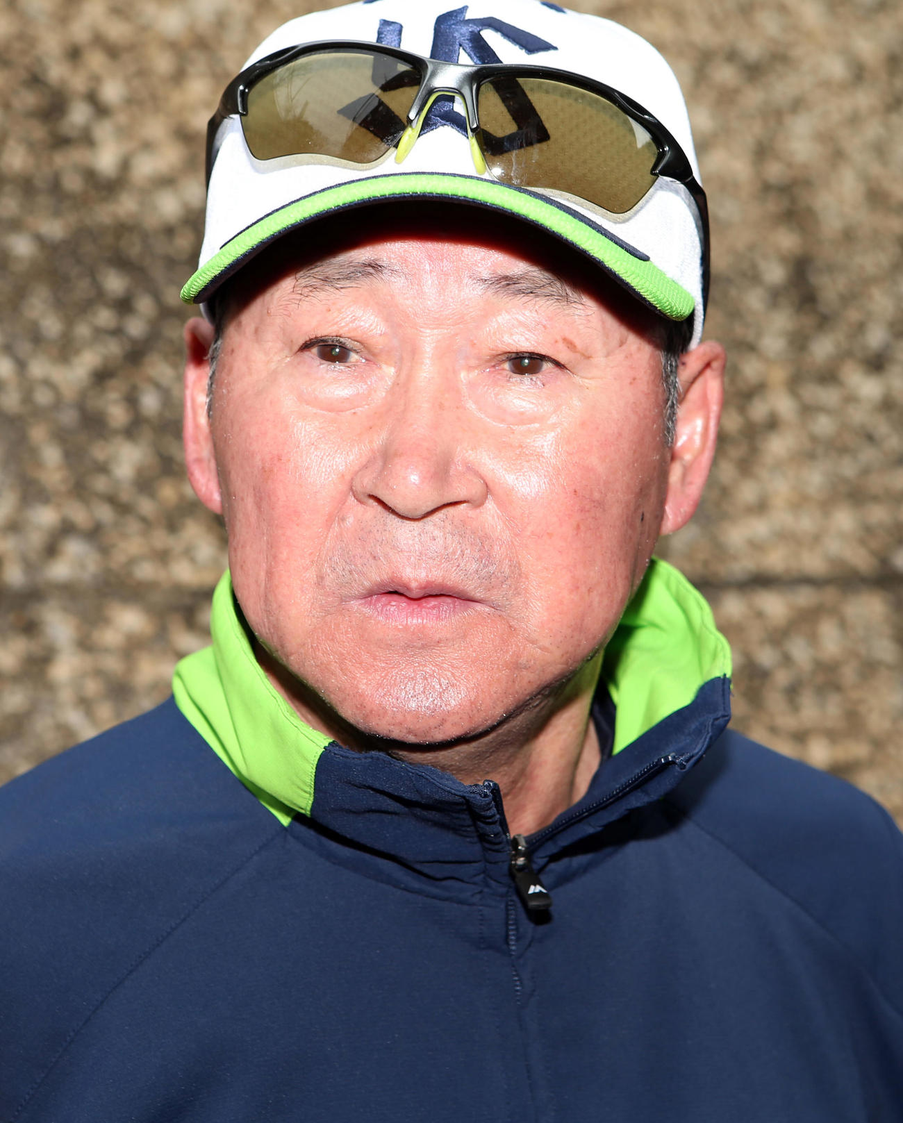 亡くなった野村氏の思い出を語る若松氏（撮影・狩俣裕三）