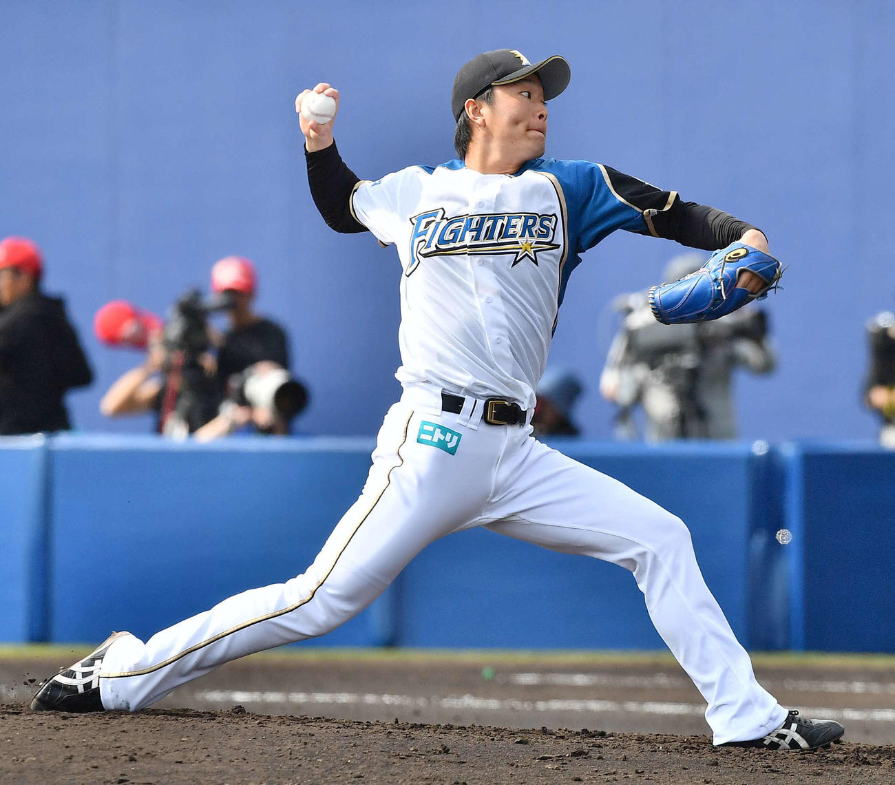 日本ハム対阪神　日本ハム3番手で力投する玉井（撮影・上田博志）
