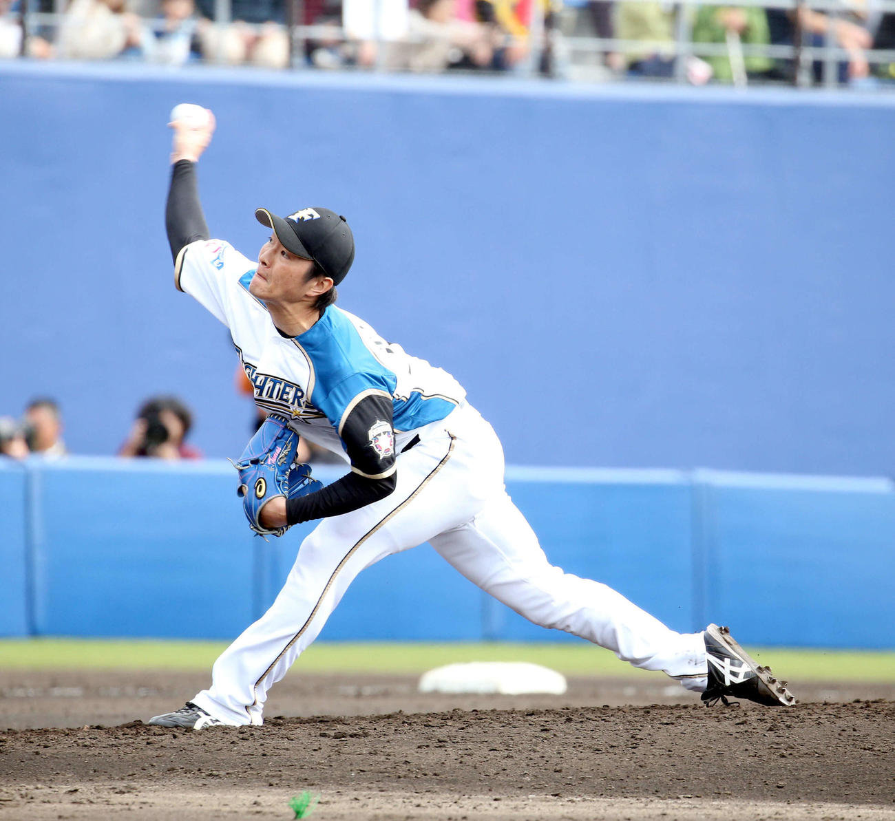 日本ハム対阪神　4回から登板する日本ハム玉井（撮影・佐藤翔太）