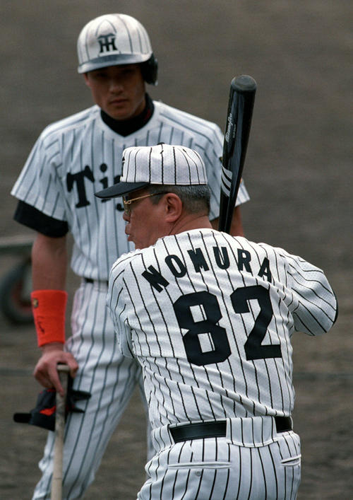新庄氏「ベルサーチ着続けてくれた」野村克也氏悼む - プロ野球写真
