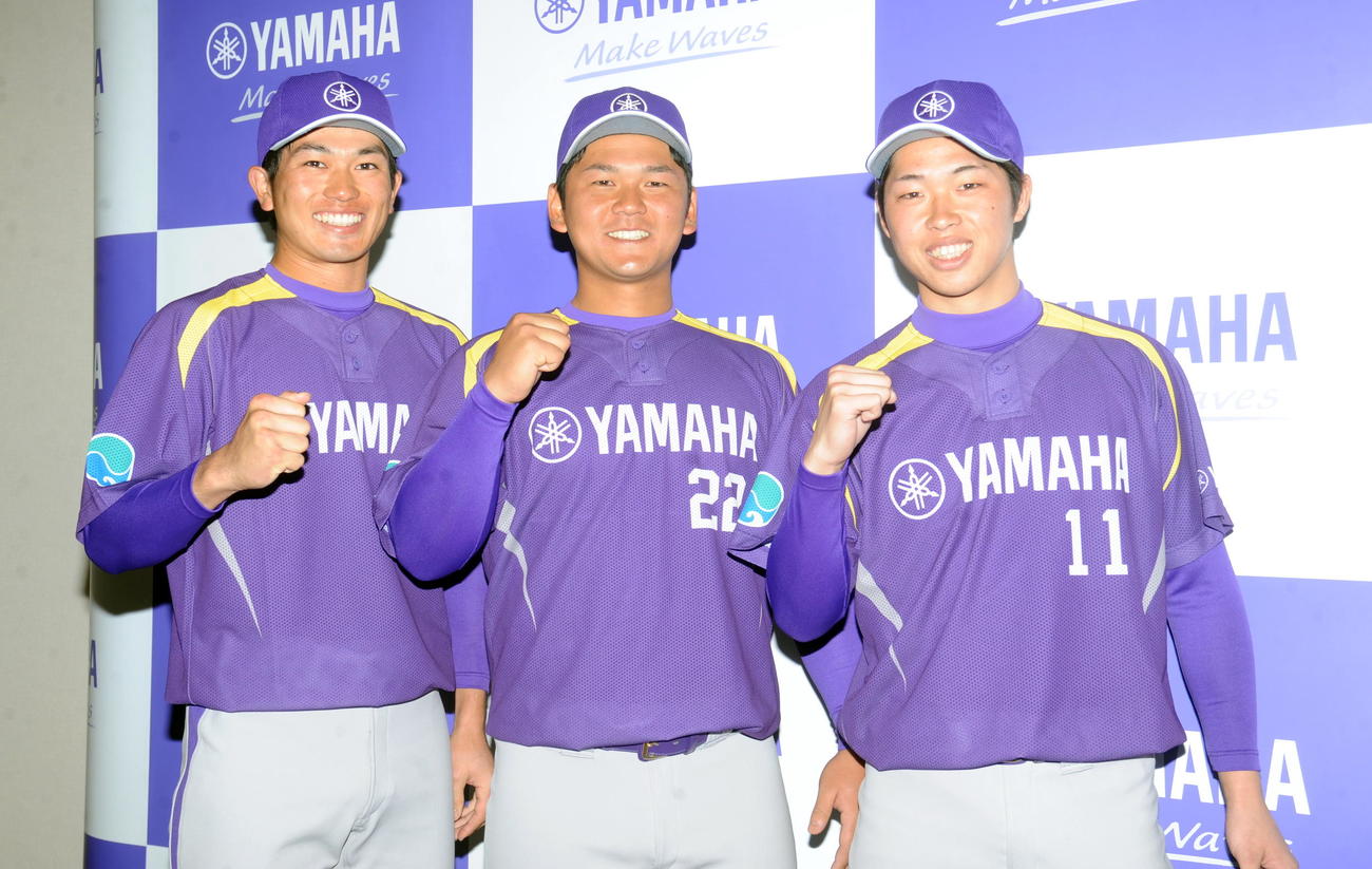 ヤマハに加入し、意気込む3選手。左から永浜、大本、清水