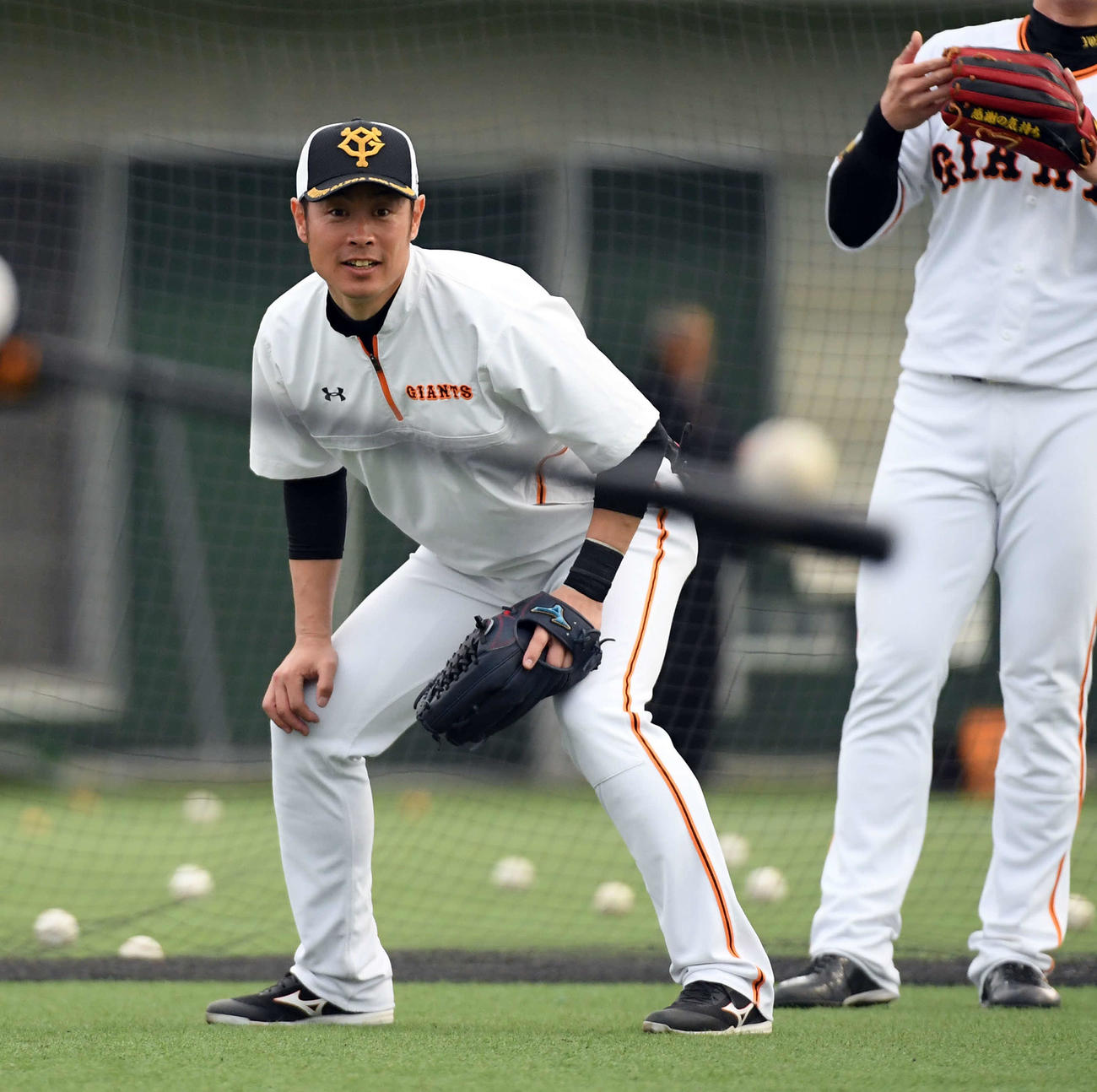 ノックを受ける巨人亀井（撮影・たえ見朱実）
