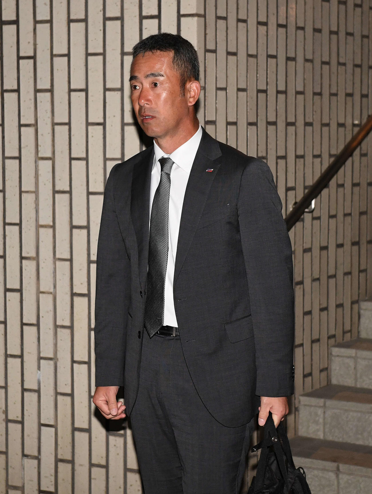 野村克也氏の自宅を弔問に訪れたヤクルト土橋2軍内野守備走塁コーチ（撮影・鈴木みどり）