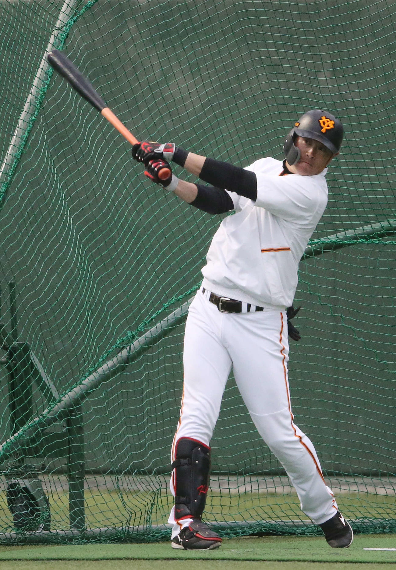 打撃練習を行う巨人亀井（撮影・河野匠）