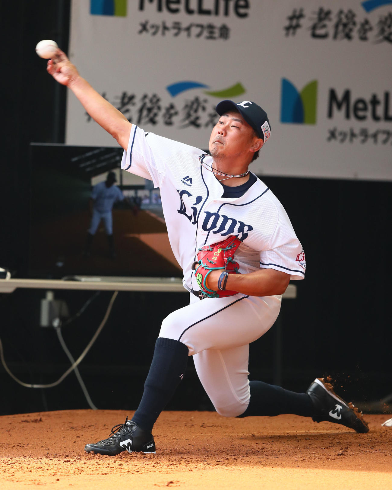 ブルペン投球する西武松坂（撮影・足立雅史）