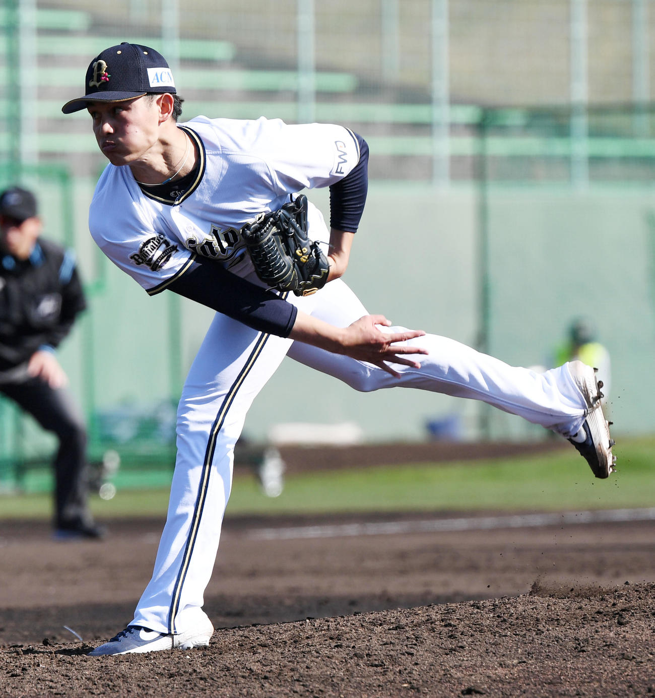 オリックス紅白戦　白組3番手の張奕（撮影・前岡正明）