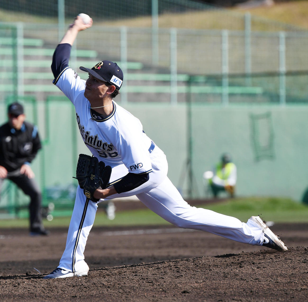 オリックス紅白戦　白組3番手の張奕（撮影・前岡正明）