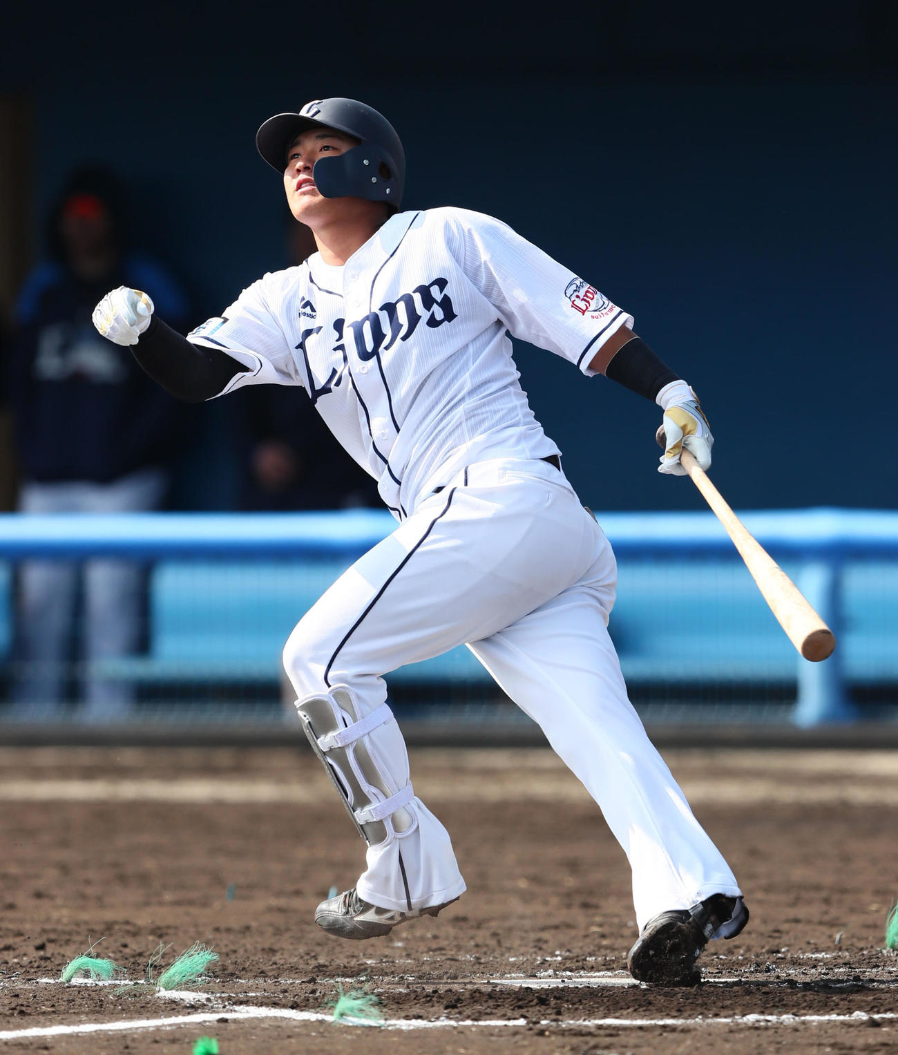 紅白戦　2回裏白組2死一塁、左越え2点本塁打を放つ佐藤（撮影・足立雅史）
