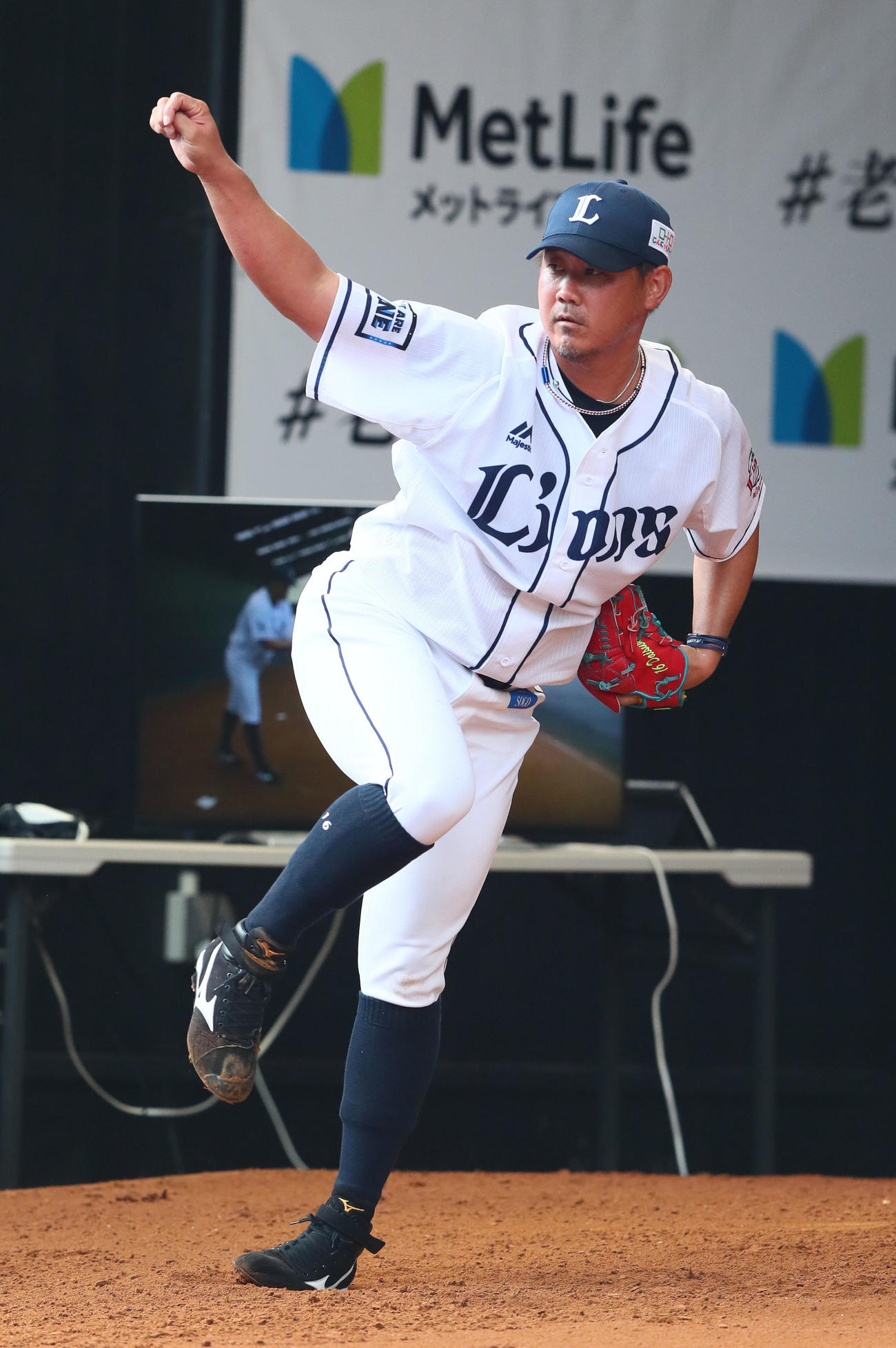 ブルペン投球する西武松坂（撮影・足立雅史）