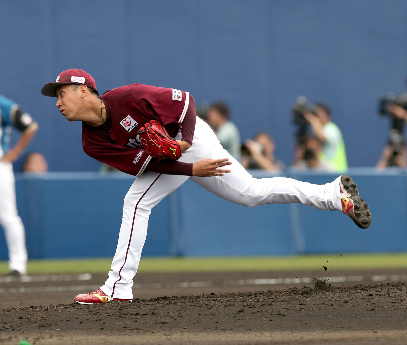 日本ハム対楽天　5回から登板する楽天藤平（撮影・佐藤翔太）