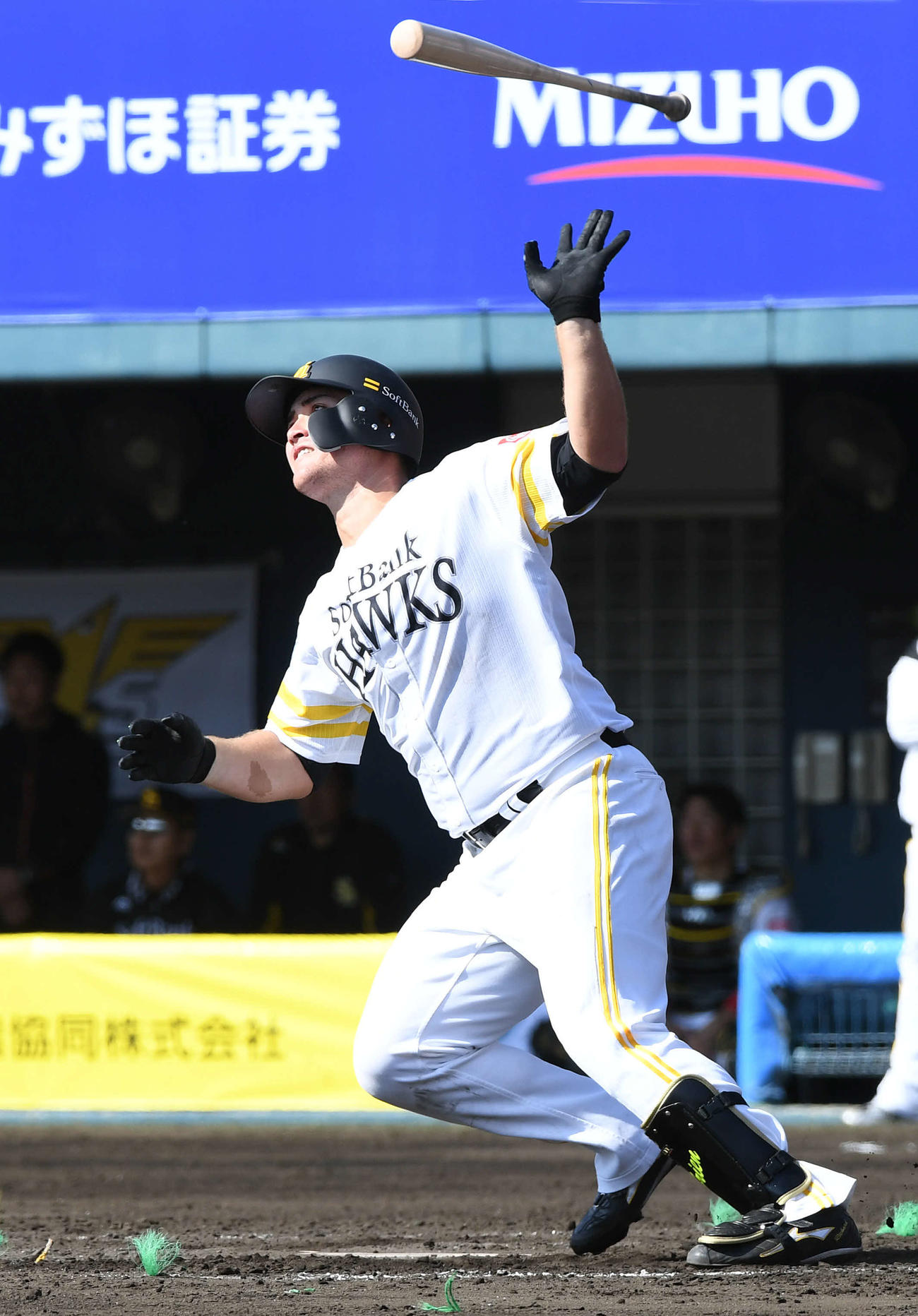 紅白戦3回裏白1死、砂川リチャードは左中間を破る三塁打を放つ（撮影・今浪浩三）