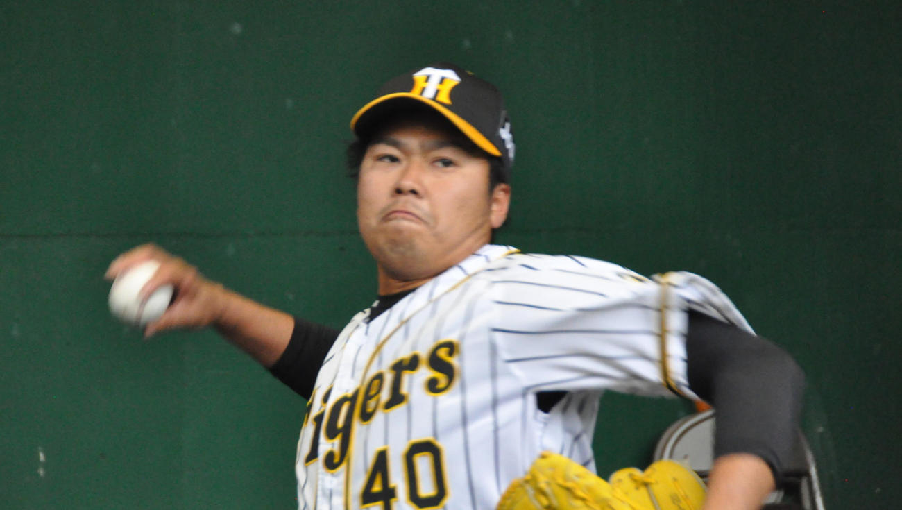 阪神福永はブルペンで投球練習を行う