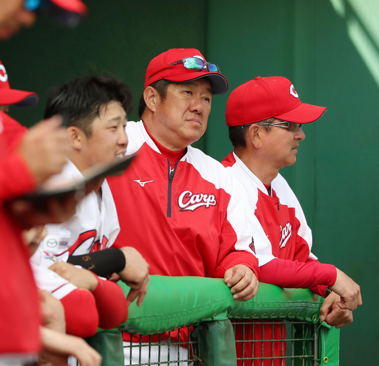 対外試合初勝利を挙げた佐々岡監督（撮影・加藤哉）