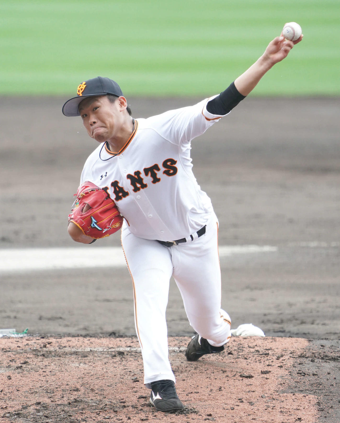 サムスン対巨人　4回、力投する巨人2番手の田口（撮影・加藤諒）
