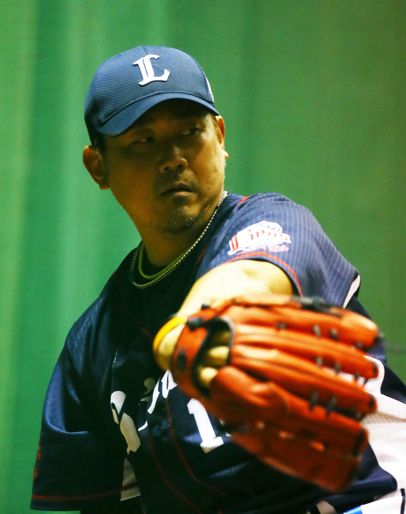 14日、ブルペン投球する西武松坂（撮影・足立雅史）