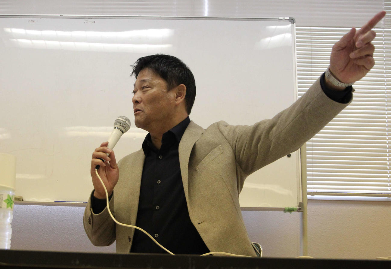 熱弁する橋上氏