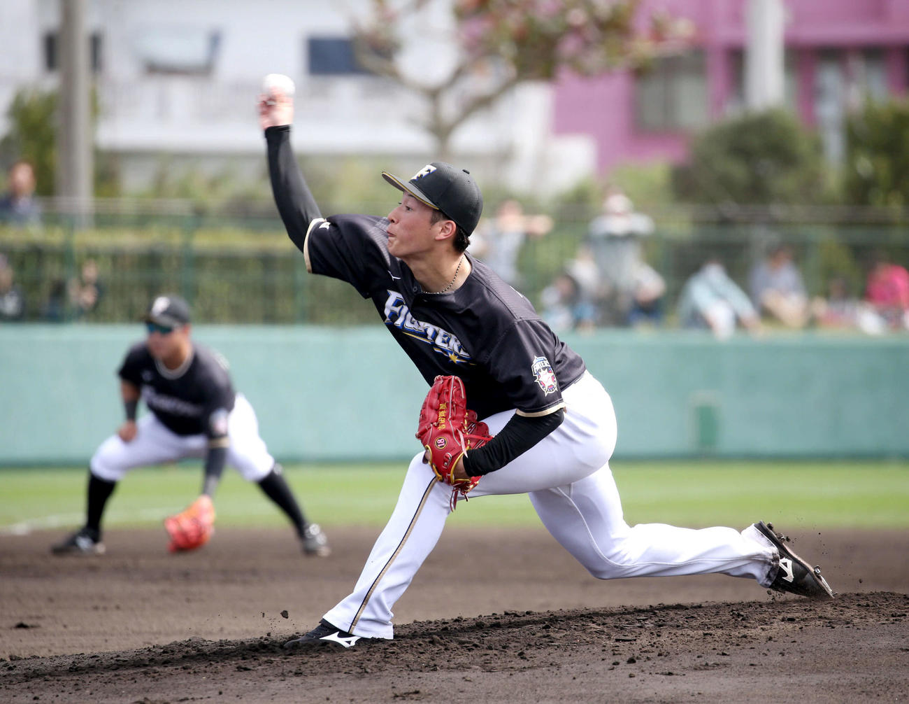紅組対白組　紅組先発の日本ハム吉田輝（撮影・佐藤翔太）