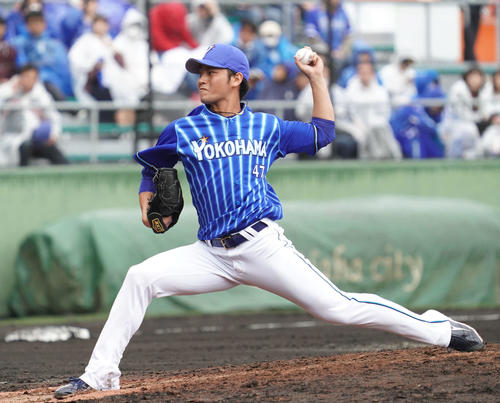 巨人対DeNA 力投するDeNA5番手の砂田(撮影・加藤諒)