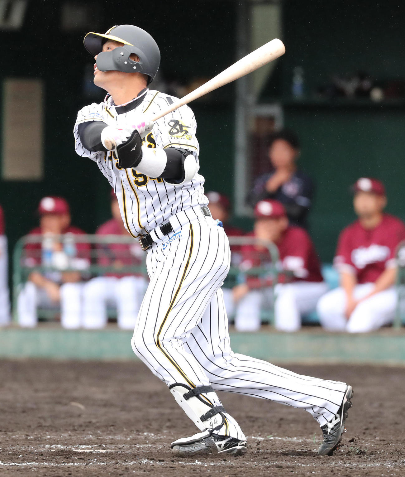 練習試合阪神対楽天　9回裏阪神1死二塁、左中間を破るサヨナラ打を放つ原口（撮影・清水貴仁）