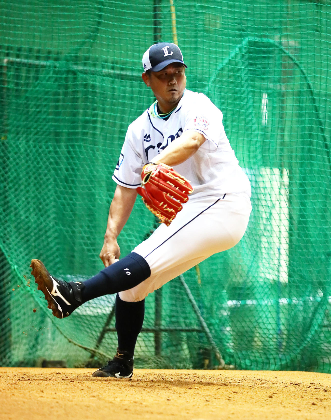 ブルペン投球する西武松坂（撮影・足立雅史）
