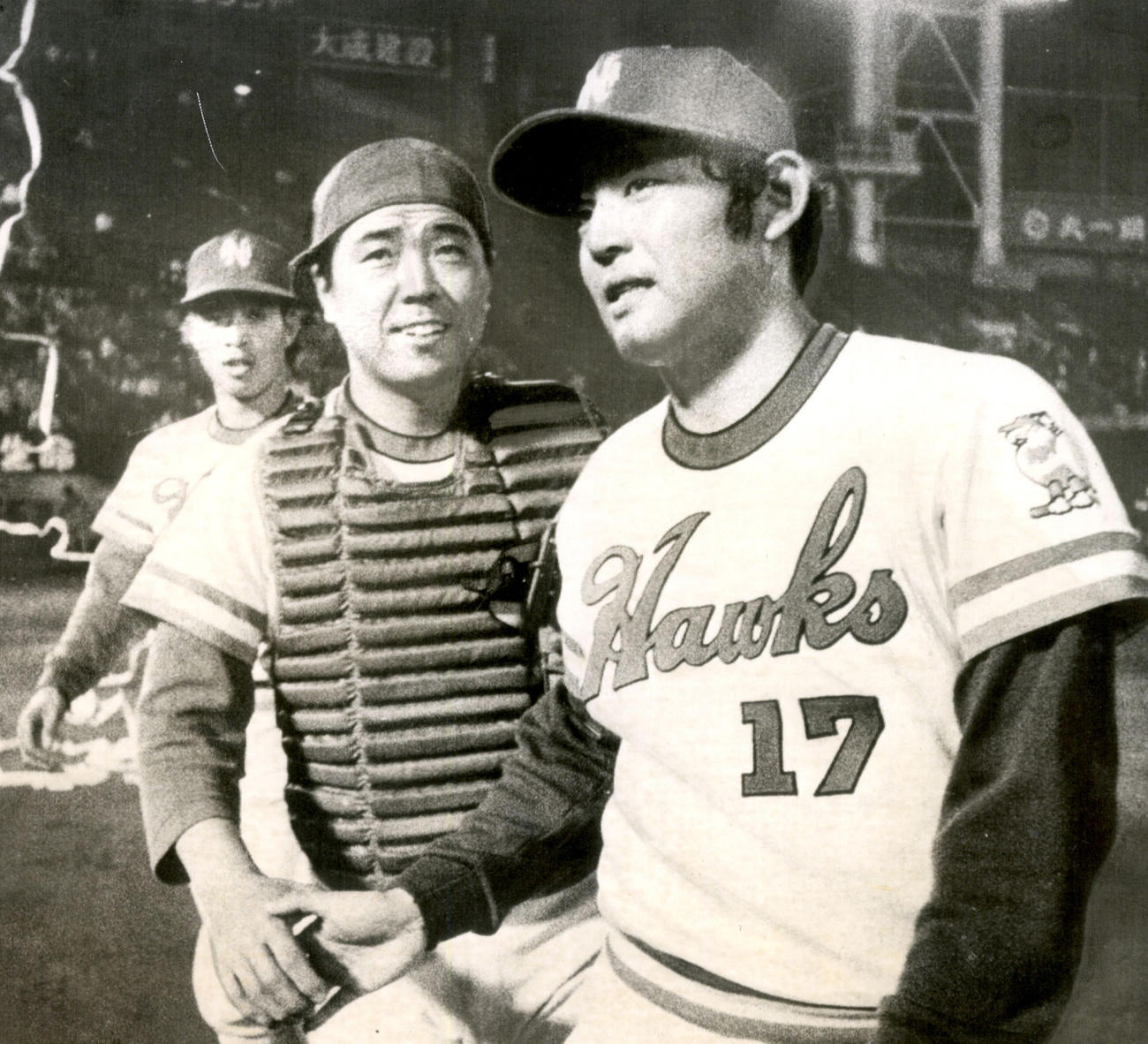 握手する南海時代の江夏豊氏（右）と野村克也氏（1976年撮影）