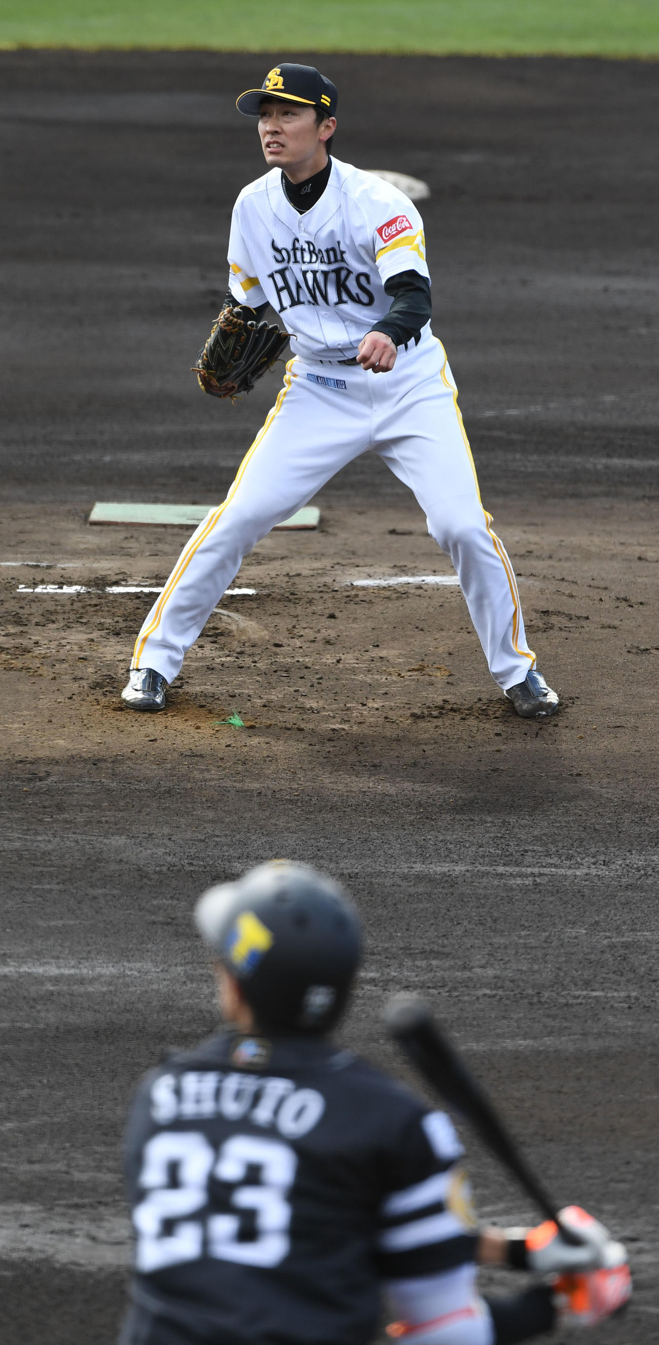 1回表紅無死一塁、先発の和田は周東に左翼線適時二塁打を浴びる（撮影・今浪浩三）