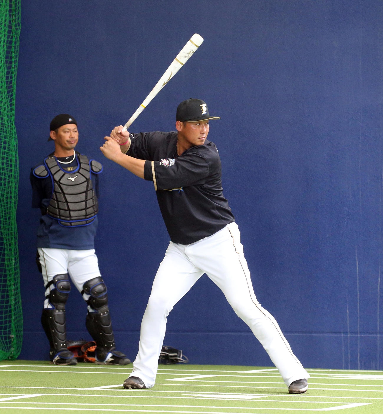 ブルペンで打席に立つ日本ハム中田（撮影・佐藤翔太）