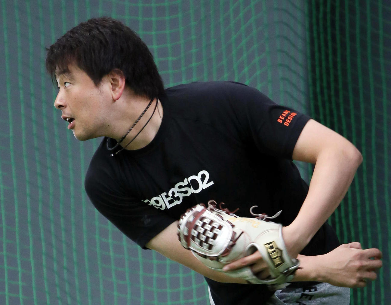 休日返上で体を動かす大瀬良（撮影・栗木一考）