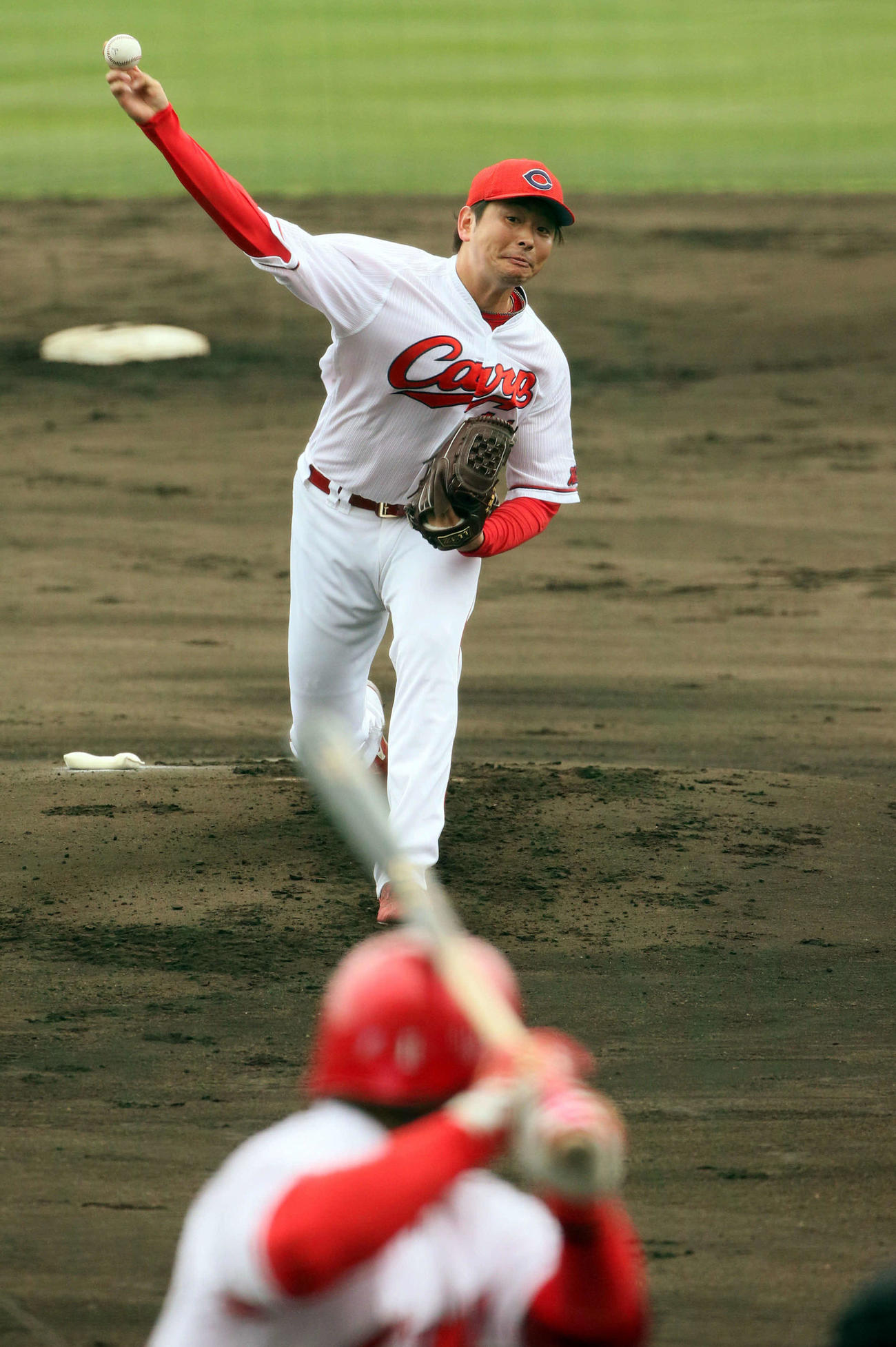 シート打撃で鈴木誠と対戦する大瀬良（撮影・栗木一考）