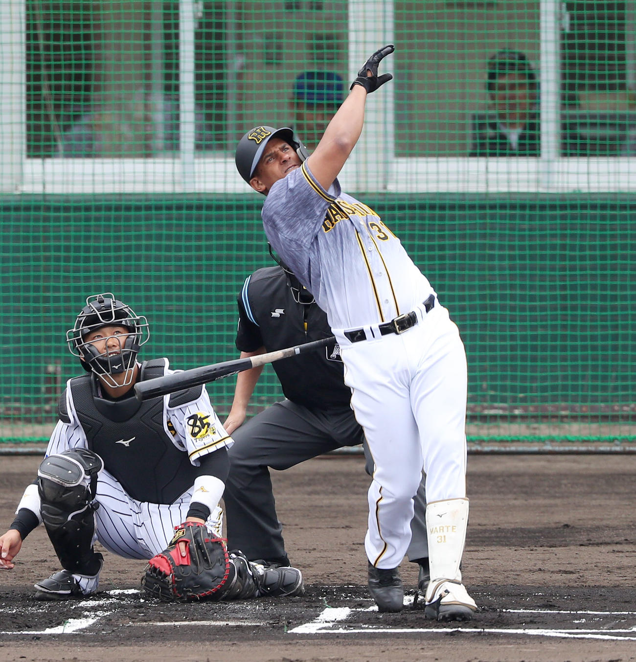 紅白戦　1回表紅組1死一塁、左越え2点本塁打を放つマルテ（撮影・前田充）