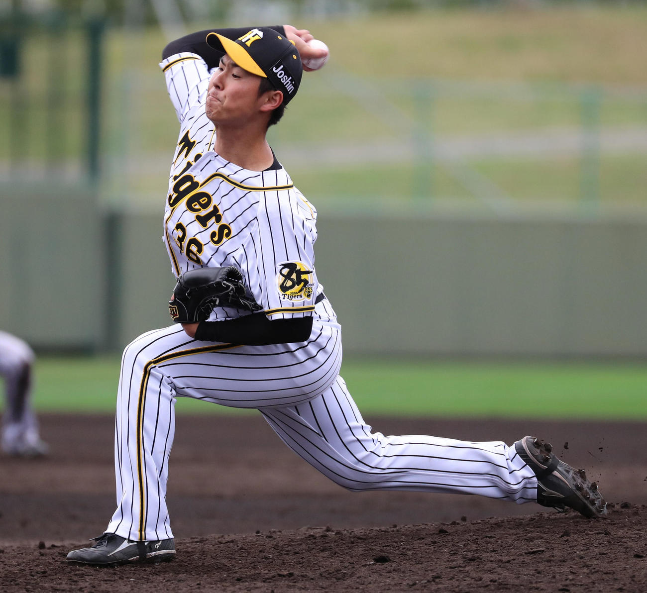 紅白戦　5回から登板する浜地（撮影・清水貴仁）