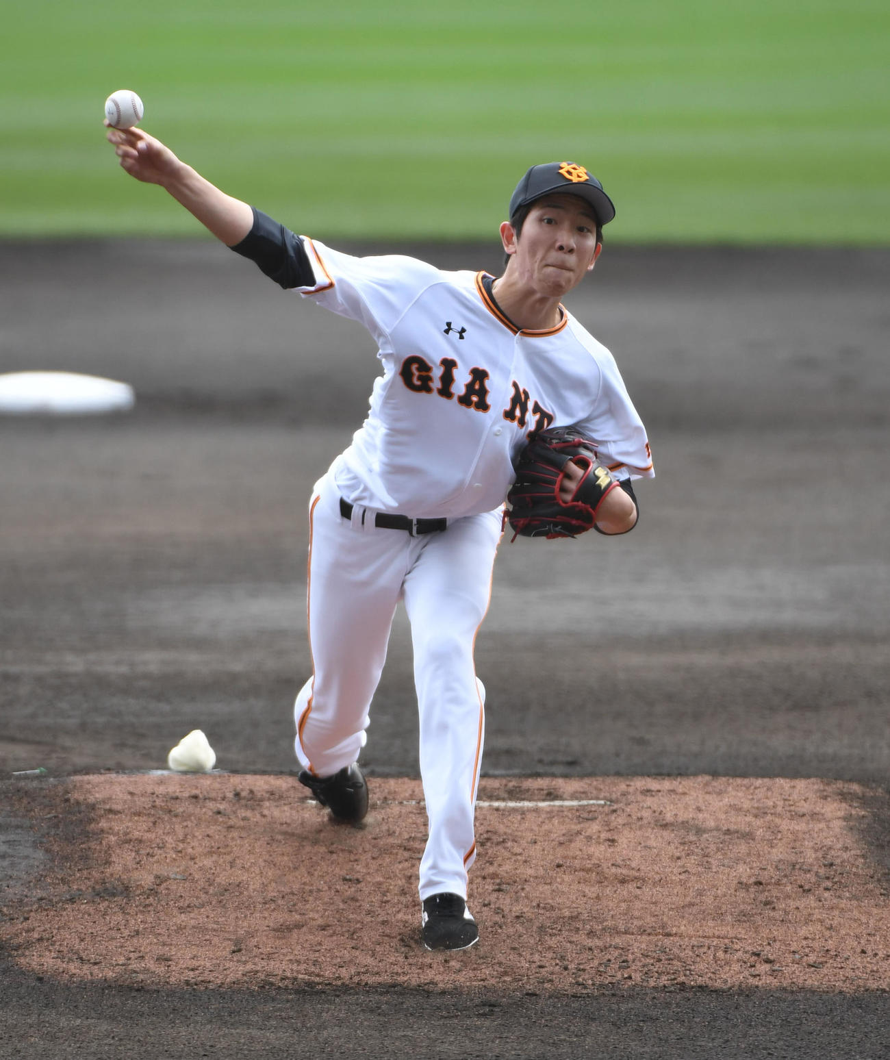 巨人対中日1回表、登板する巨人先発の戸郷翔征（撮影・森本幸一）