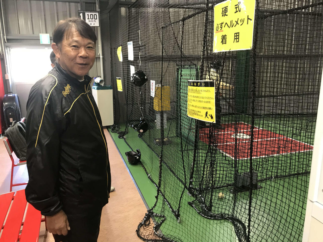 一般客の打撃練習を見守るオリックス西村監督（撮影・真柴健）