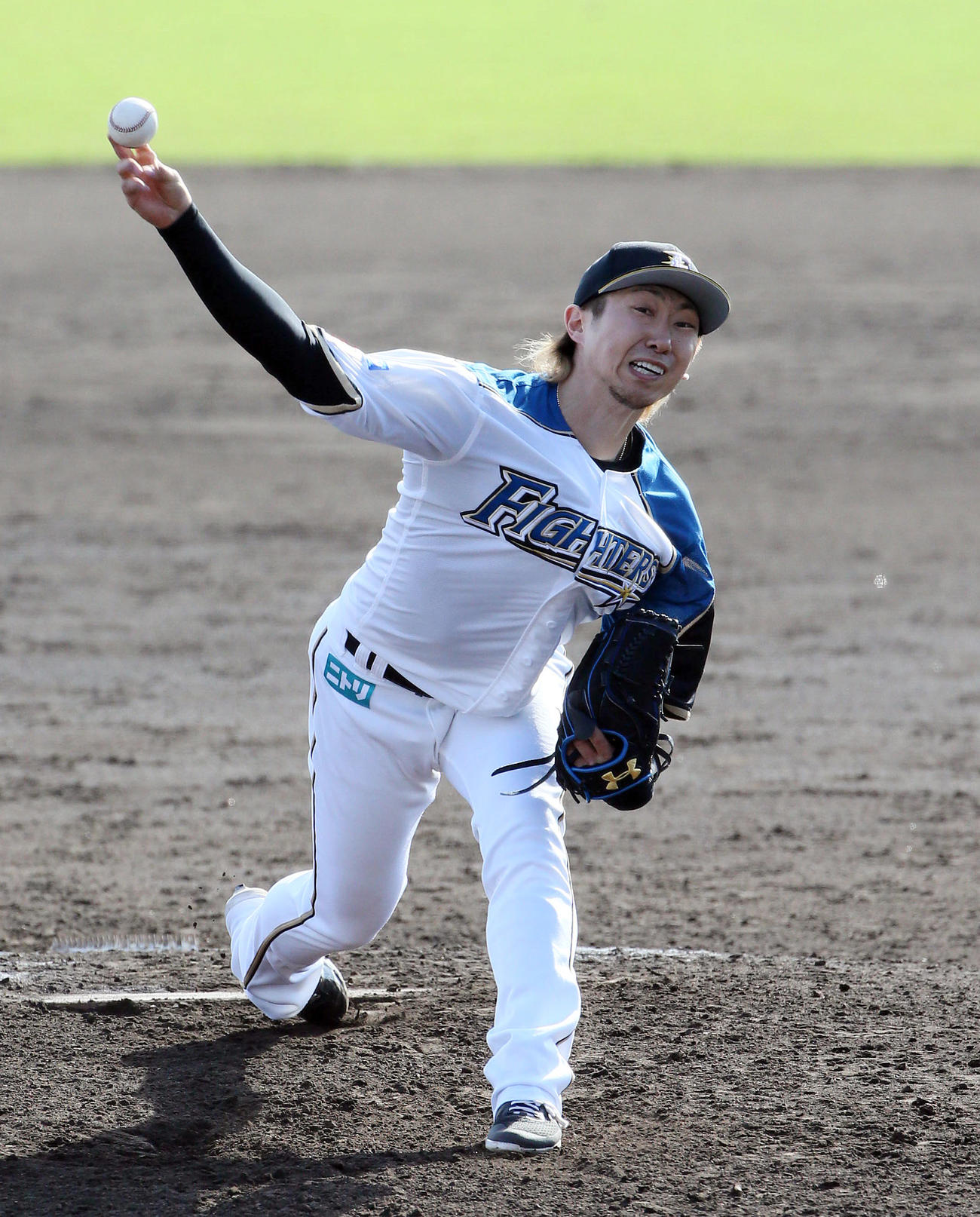 日本ハム対広島　練習試合　7回から登板する金子（撮影・栗木一考）