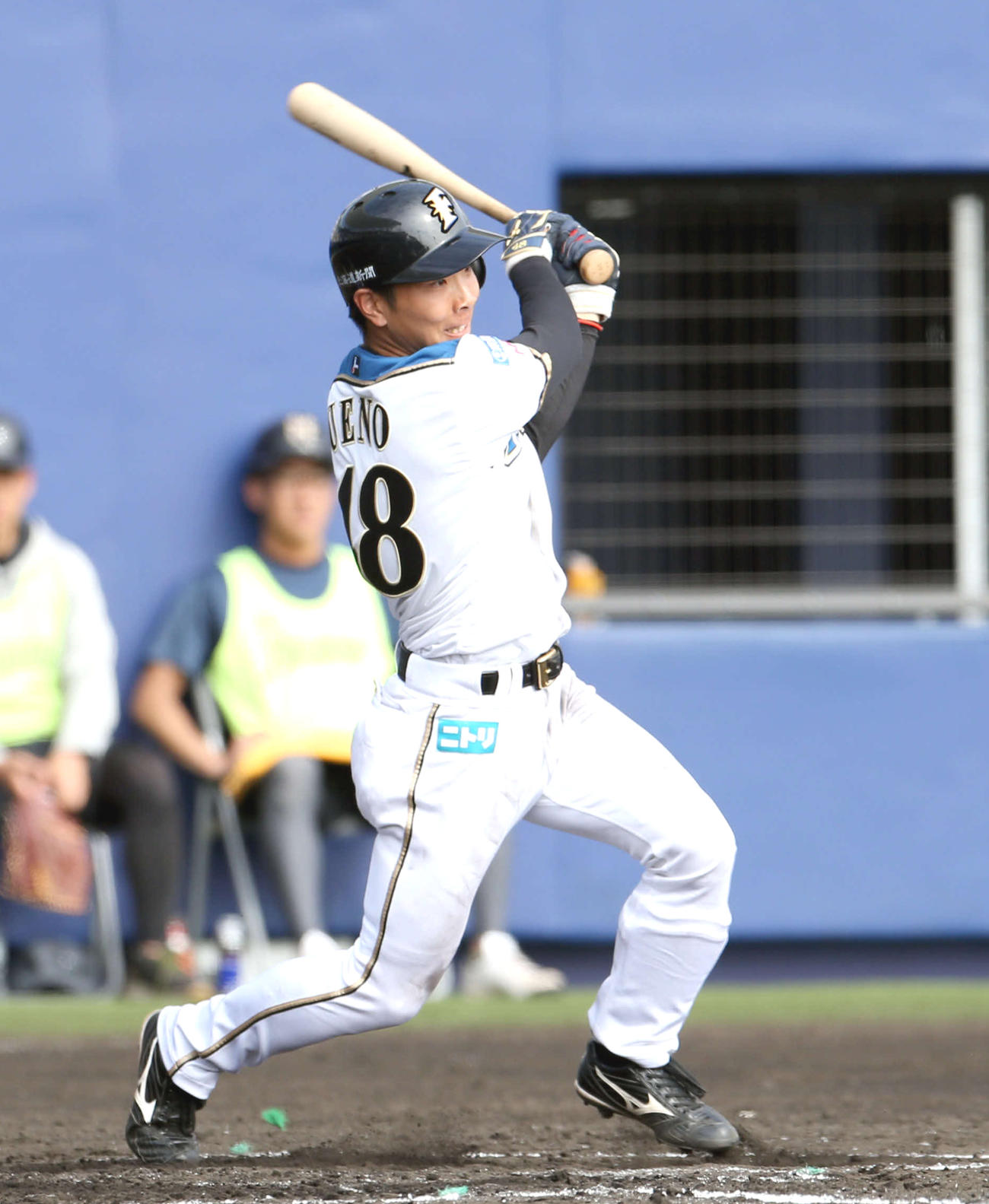 日本ハム対DeNA　7回裏日本ハム1死一塁、上野は併殺打に終わる（撮影・佐藤翔太）