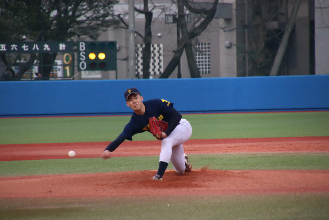 立大　立大対東京国際大オープン戦。先発した中川颯は3回を投げ1安打4三振と好投した（撮影・保坂淑子）