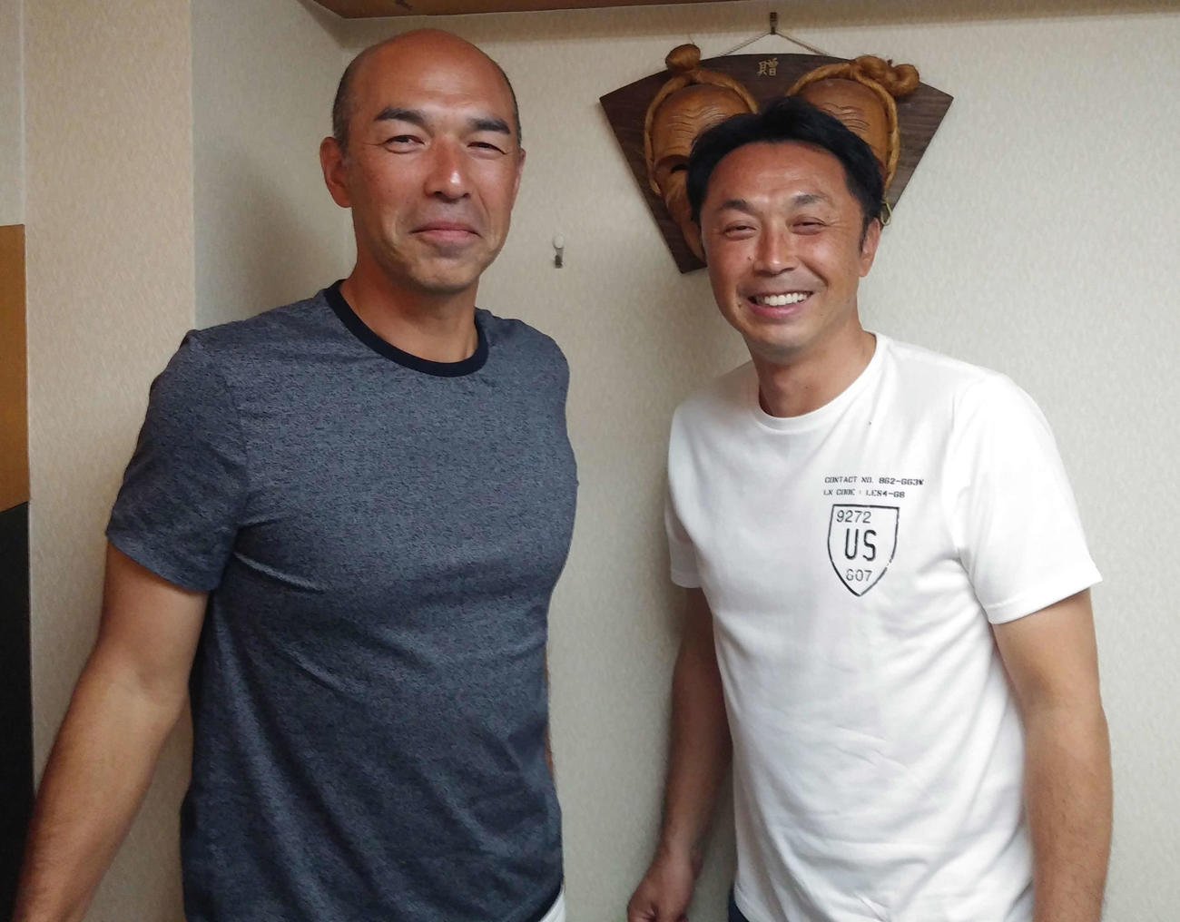 キャンプ視察を終え、笑みを浮かべる宮本氏（右）と和田氏