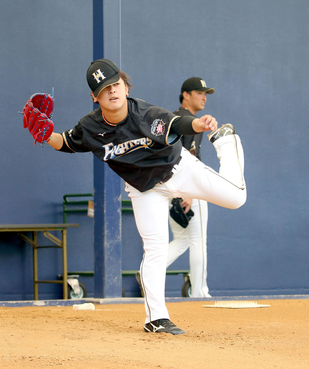力投し帽子がずれる日本ハム河野（撮影・佐藤翔太）