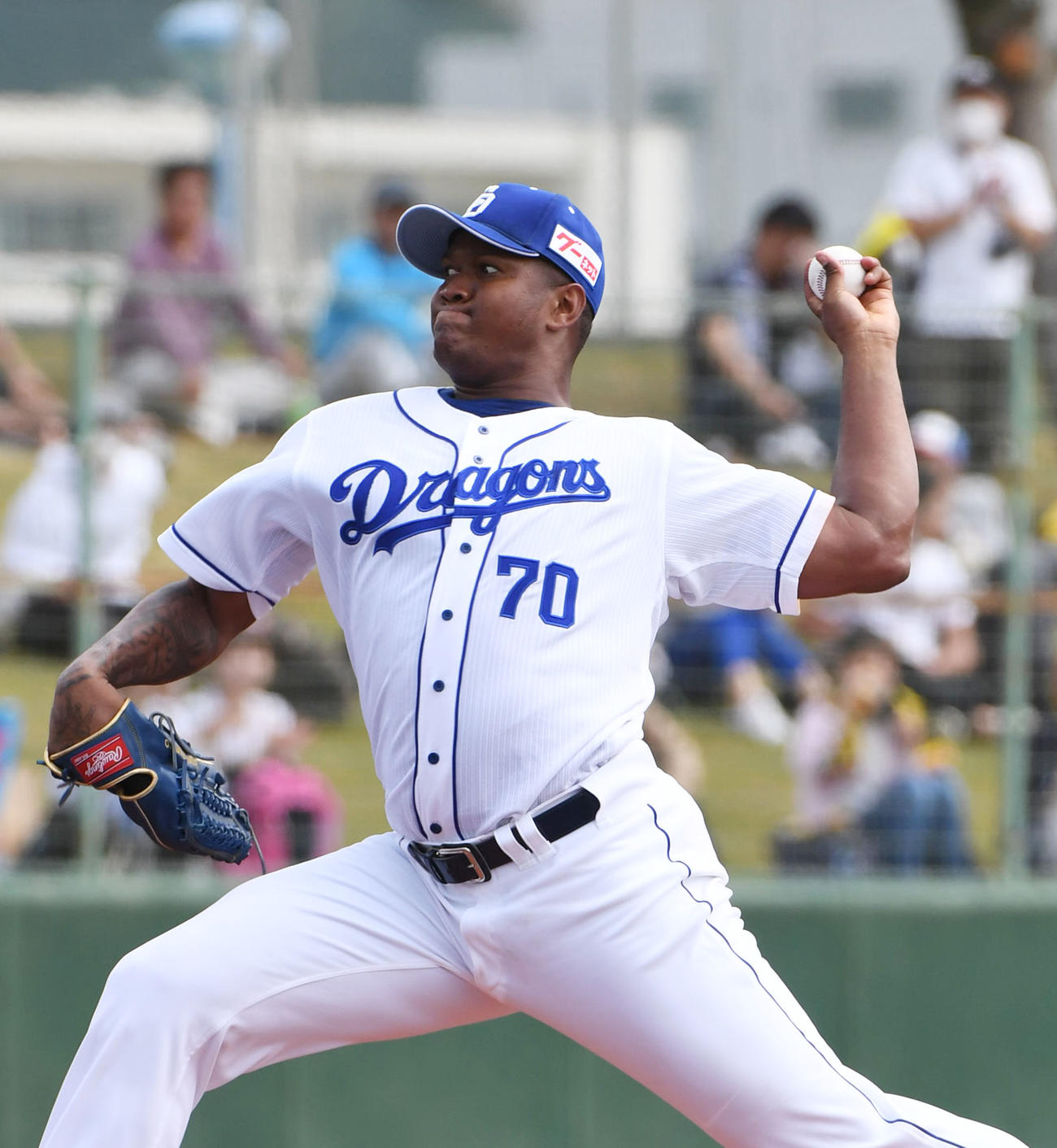 中日対阪神　1回登板する中日先発のエンニー・ロメロ（撮影・森本幸一）