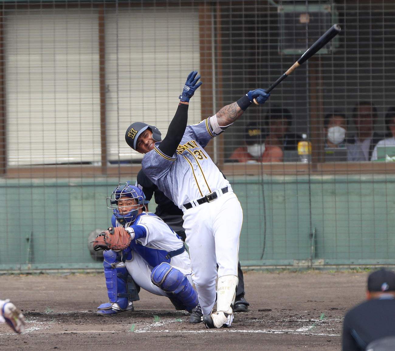 中日対阪神　3回表阪神1死一塁、2点本塁打を放つマルテ（撮影・前田充）