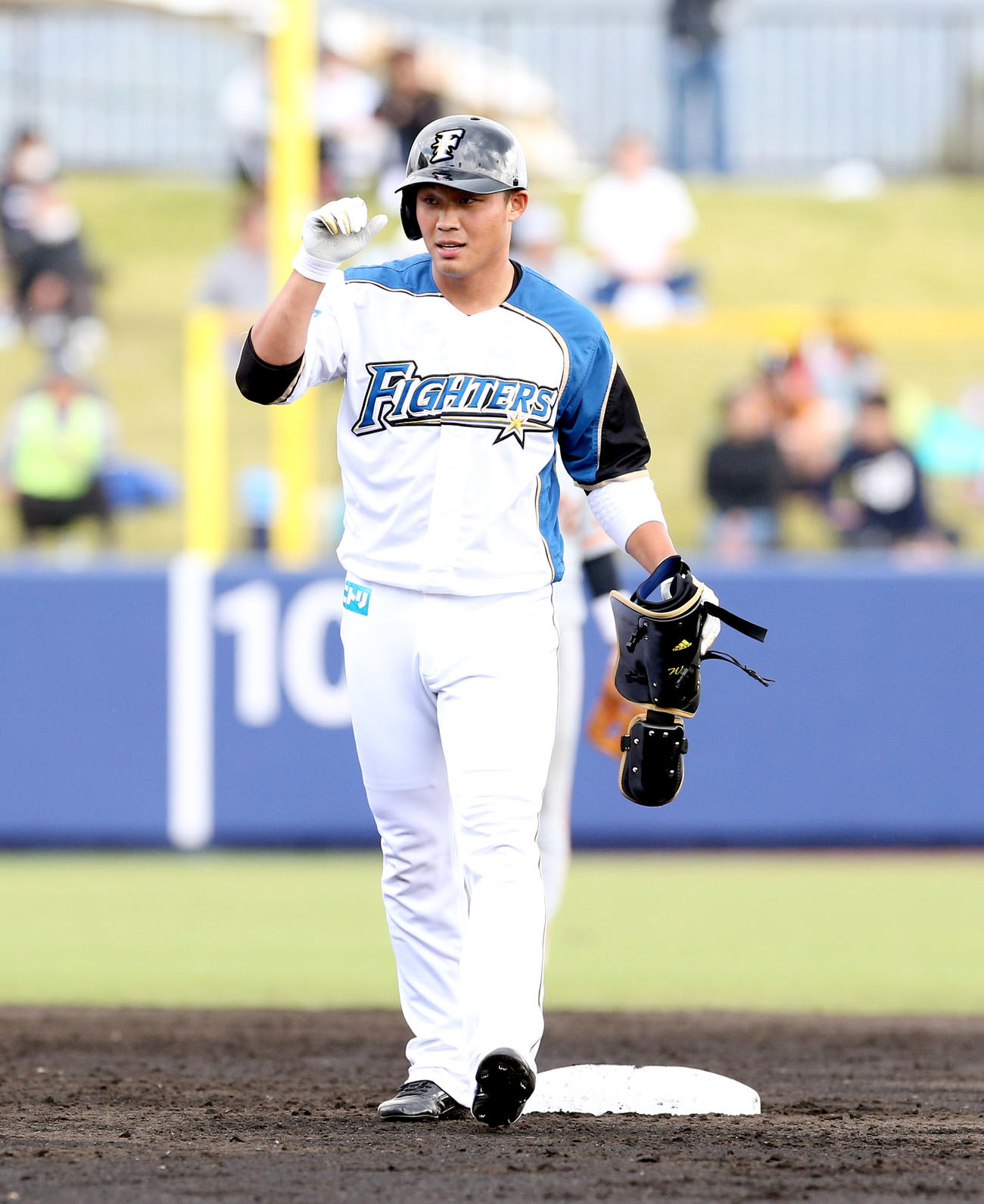 日本ハム対巨人　7回裏日本ハム1死一塁、王柏融は適時二塁打を放つ（撮影・佐藤翔太）